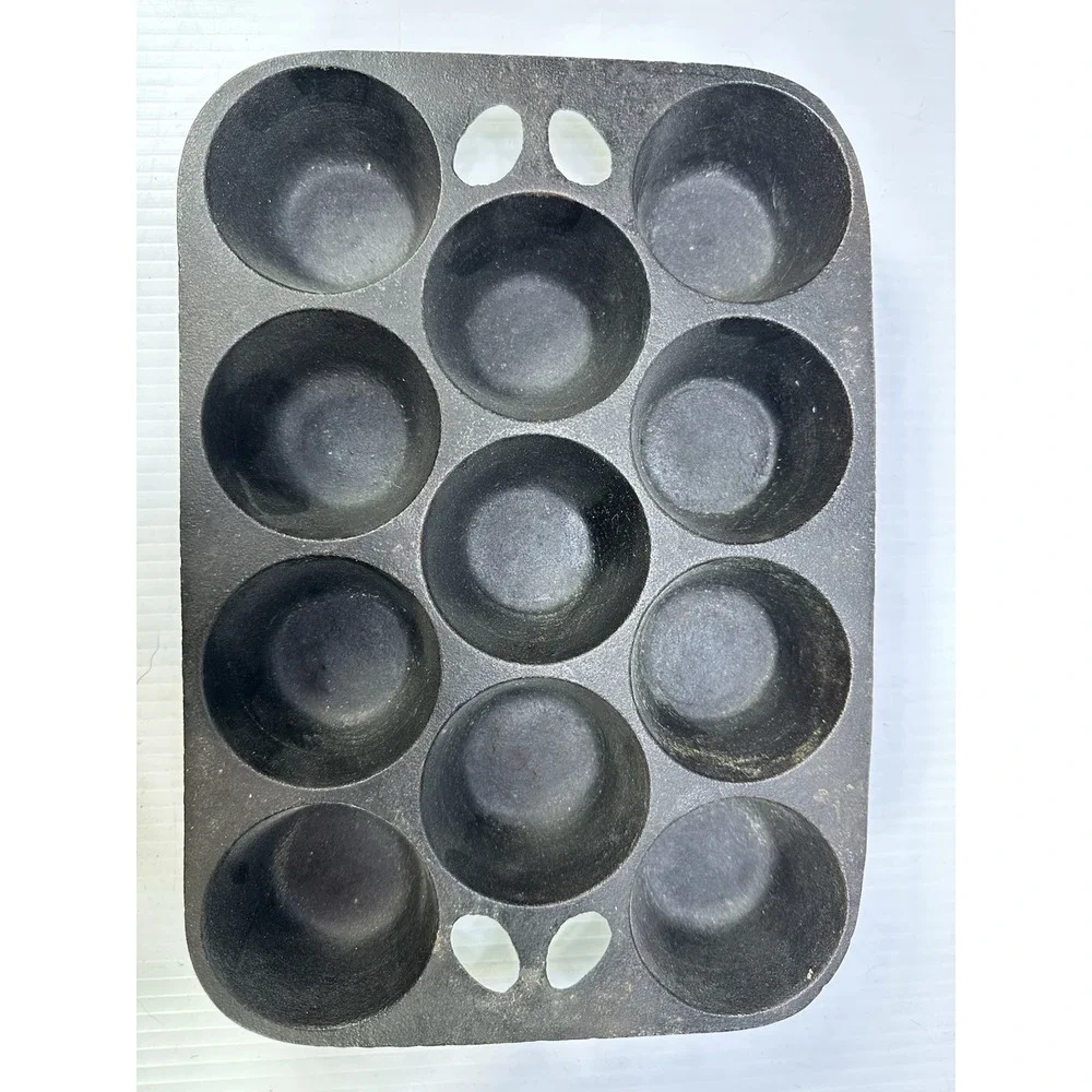 Vintage Cast Iron 11 Cup Popover Muffin Pan Rustic Skillet Stamped 2  On Bottom